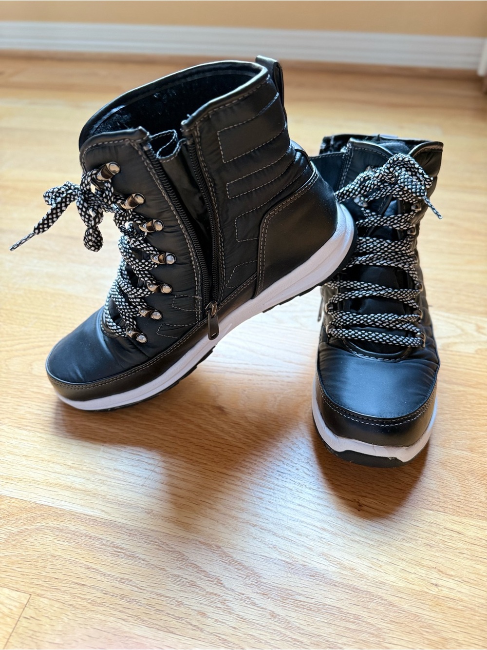 Women's 10 Black Lace-Up Boots- Sporty Comfort